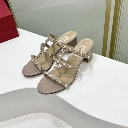 ヴァレンティノ サンダル