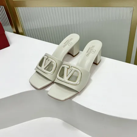 ヴァレンティノ スリッパ