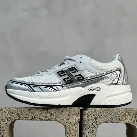 ジバンシィ スニーカー