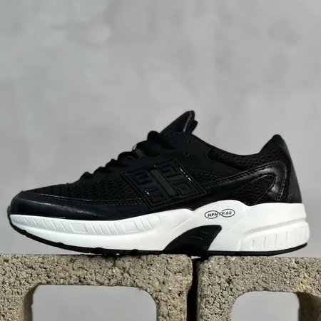 ジバンシィ スニーカー