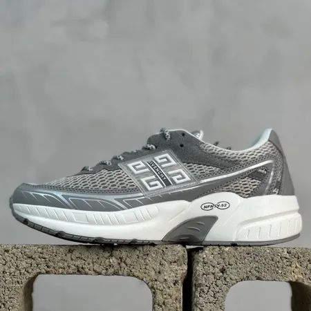 ジバンシィ スニーカー