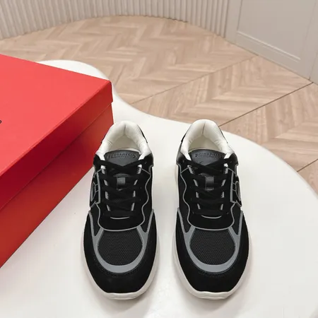 フェラガモ カジュアルシューズ