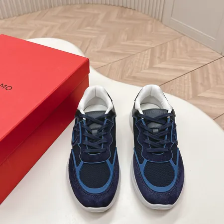 フェラガモ カジュアルシューズ