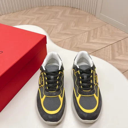 フェラガモ カジュアルシューズ