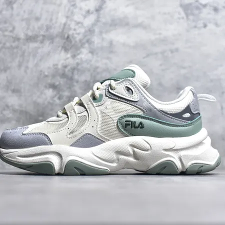 フィラ スニーカー