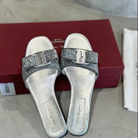 フェラガモ スリッパ