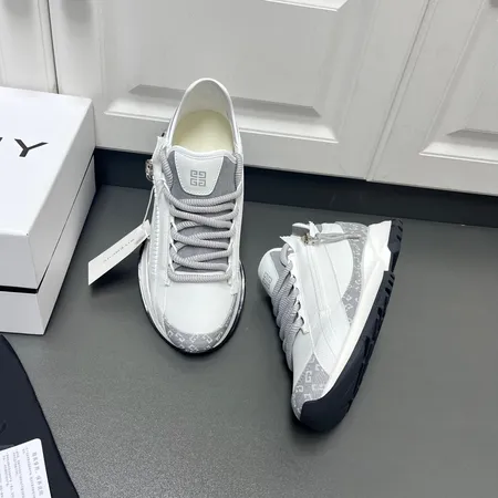 ジバンシィ スニーカー