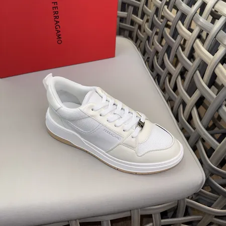 フェラガモ カジュアルシューズ