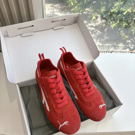 プーマ スニーカー