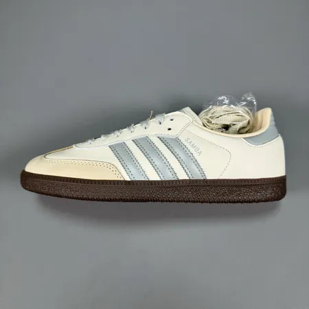 アディダス カジュアルシューズ