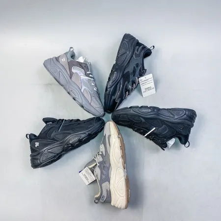 フィラ スニーカー