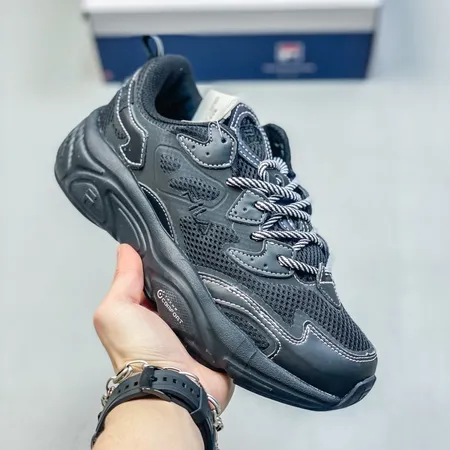 フィラ スニーカー