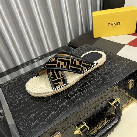 フェンディ スリッパ