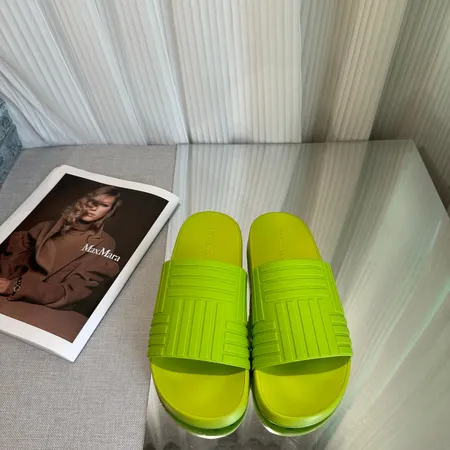 ボッテガ ヴェネタ スリッパ