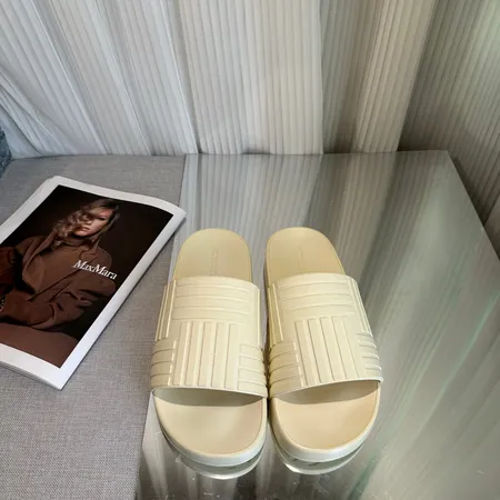 ボッテガ ヴェネタ スリッパ