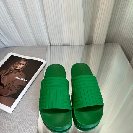 ボッテガ ヴェネタ スリッパ