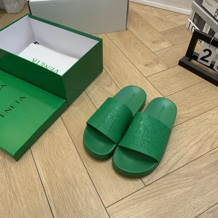 ボッテガ ヴェネタ スリッパ