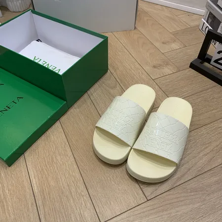 ボッテガ ヴェネタ スリッパ