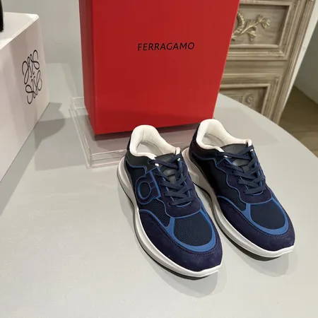 フェラガモ カジュアルシューズ