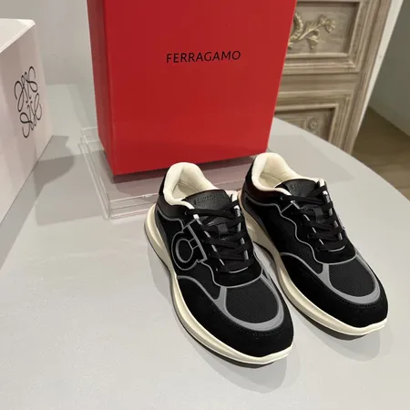 フェラガモ カジュアルシューズ