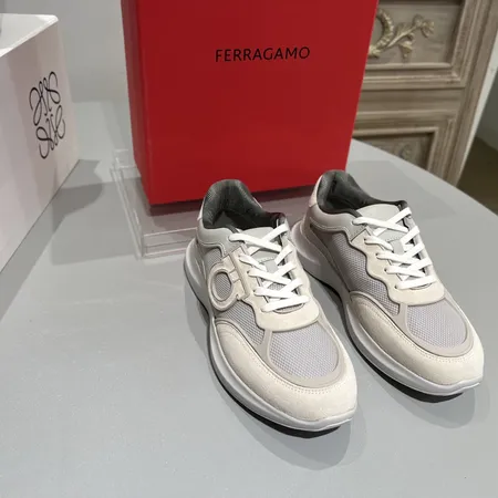 フェラガモ カジュアルシューズ