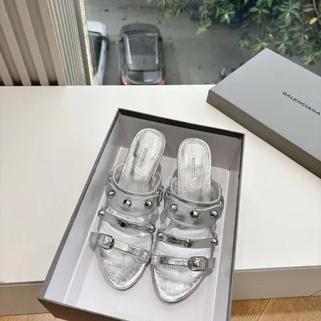 バレンシアガ サンダル