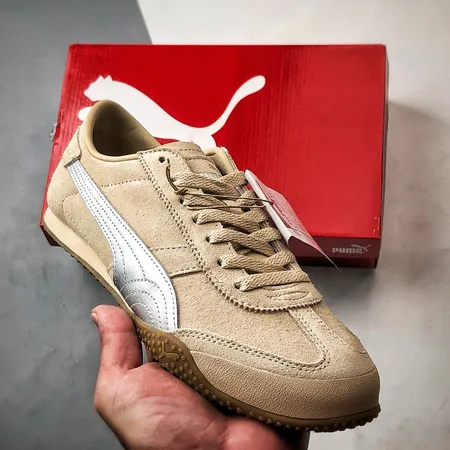 プーマ スニーカー