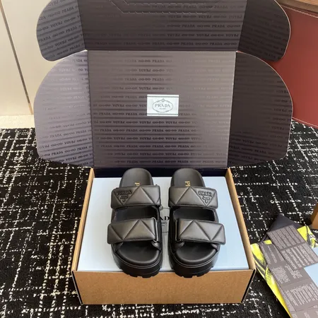 プラダ スリッパ