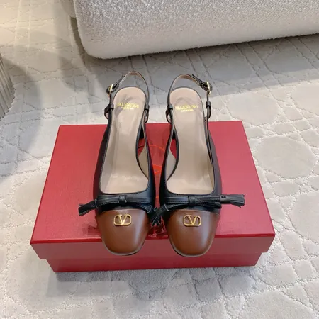 ヴァレンティノ サンダル