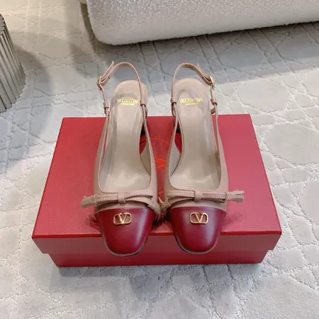 ヴァレンティノ サンダル