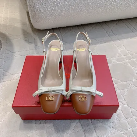 ヴァレンティノ サンダル