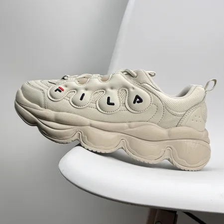 フィラ スニーカー