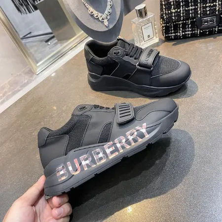 バーバリー ス スニーカー