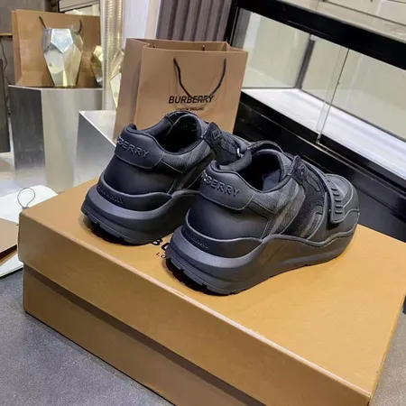 バーバリー ス スニーカー