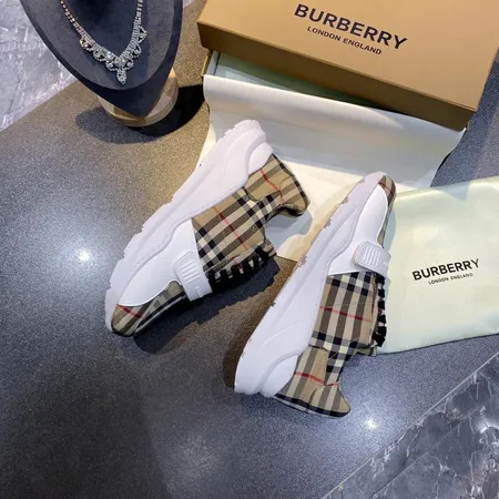 バーバリー ス スニーカー