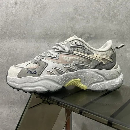 フィラ スニーカー