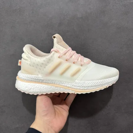 アディダス スニーカー