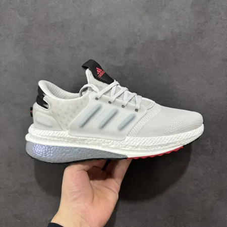 アディダス スニーカー