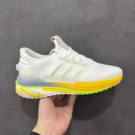 アディダス スニーカー