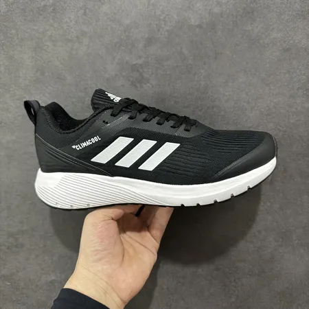 アディダス スニーカー