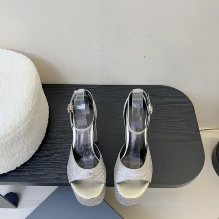 バレンシアガ サンダル