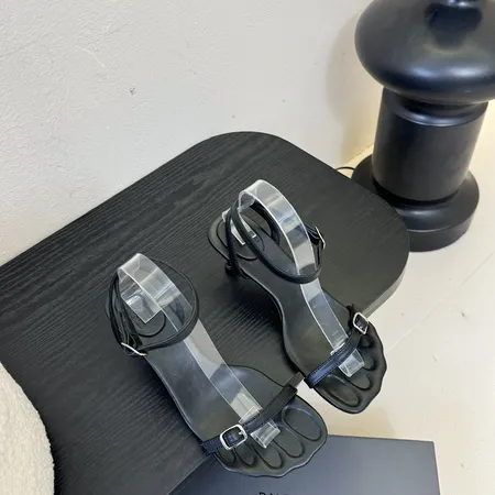 バレンシアガ サンダル