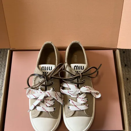 ミュウミュウ カジュアルシューズ