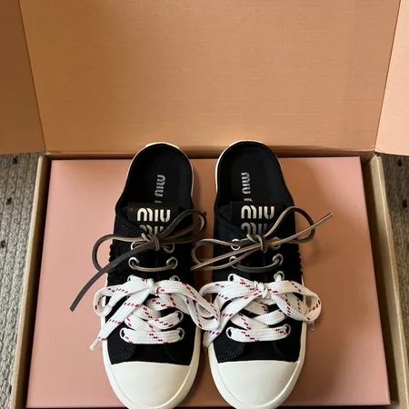 ミュウミュウ カジュアルシューズ