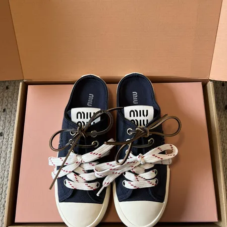 ミュウミュウ カジュアルシューズ