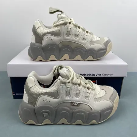 フィラ スニーカー