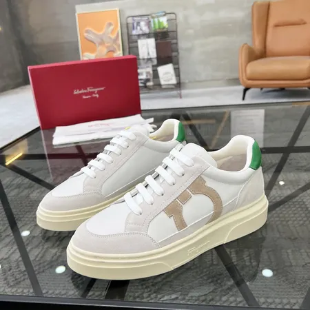 フェラガモ カジュアルシューズ