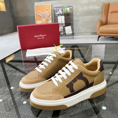 フェラガモ カジュアルシューズ