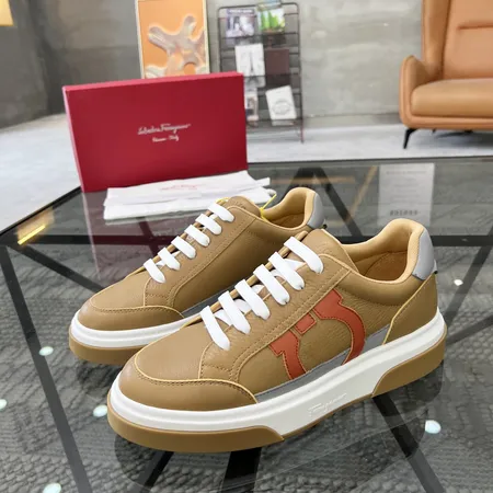 フェラガモ カジュアルシューズ