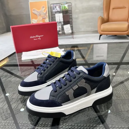 フェラガモ カジュアルシューズ